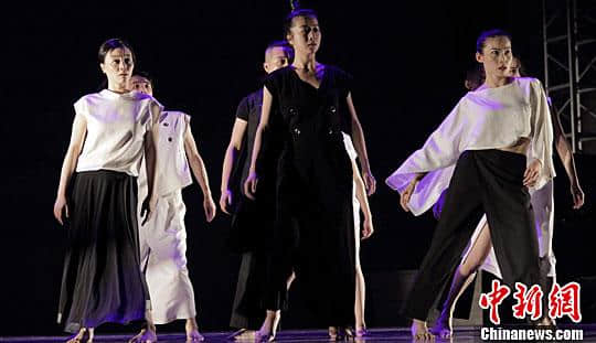1/3观众提前退场 8成观众表示看不懂 四川现代舞团新作为何引争议？