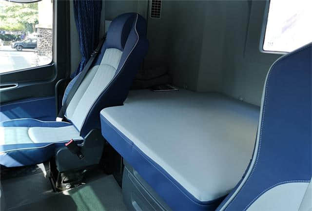 福田戴姆勒超级重卡2019款全面“升舱” 满足运输人对舒适的渴望