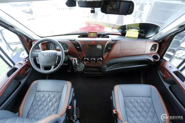 超强续航房车再升级 有钱人极致奢华的选择 隆翠E途MAX房车