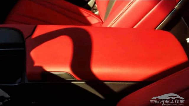 实拍｜雷车ES350FSport这个红色内饰太漂亮了 难怪7月销量又大涨