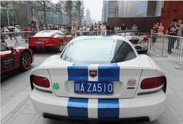 中国仅此一台的跑车，车标很少有人认识，一天租金就要3万