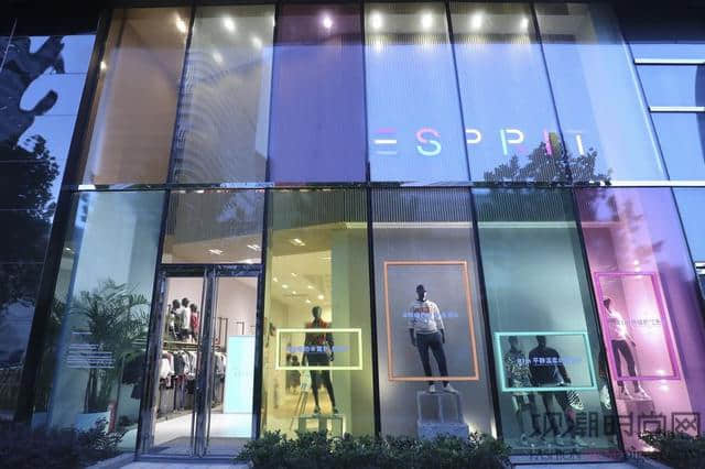 Esprit上海旗舰店开幕派对，演绎秋冬时尚新风潮
