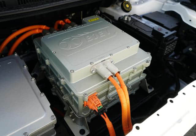 标配“低温电池预热”功能的北汽EX260