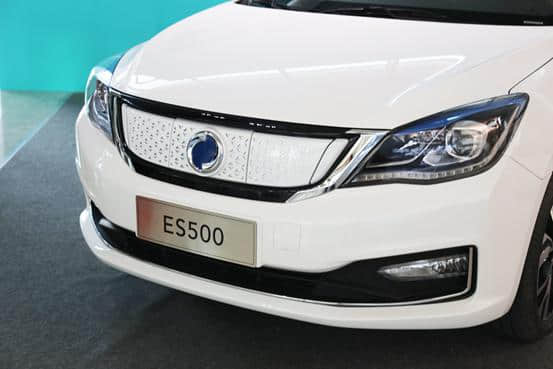 第九届全球新能源汽车大会开幕 东风富康ES500亮相国家会议中心