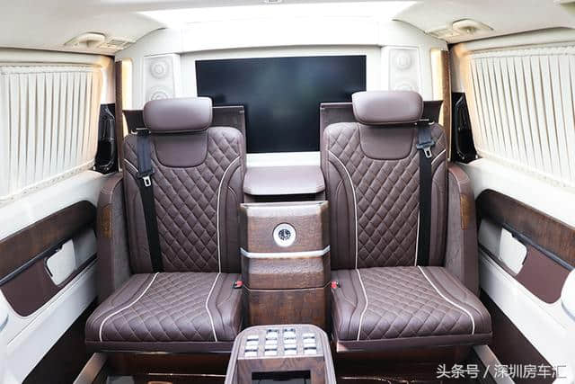 进口奔驰V250限量版，豪华4座布局，专属总裁精英的高端商务车