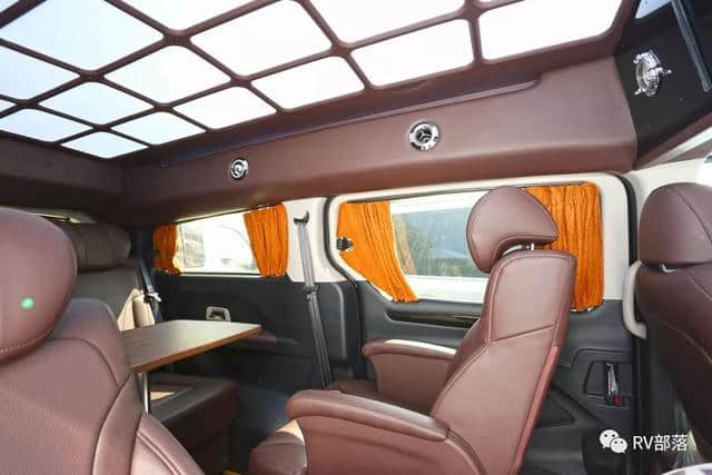 售价30万元 大通G10黑骑士商务车 高端接待还是房车旅行？