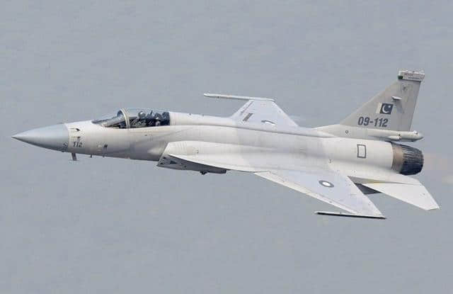 中国枭龙战斗机-9成F16性能，满地先进武器，5成价格低到哭