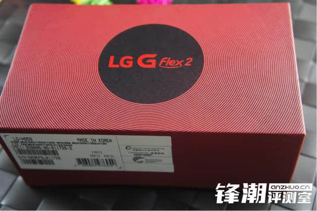 宇宙第二弯  LG G Flex2开箱图赏