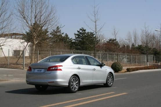 中国网汽车试驾标致408 1.2THP 更进一步