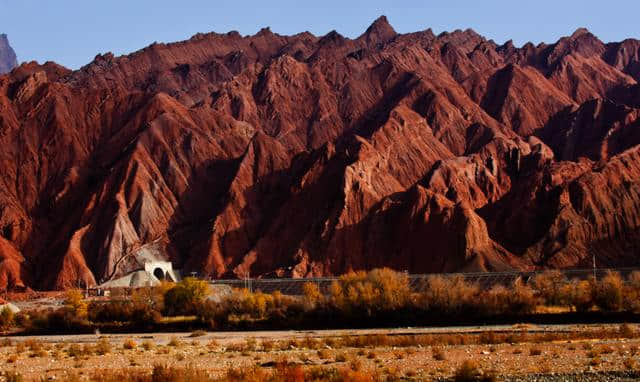 不必飞去美国，新疆就有一处绝美的羚羊峡谷