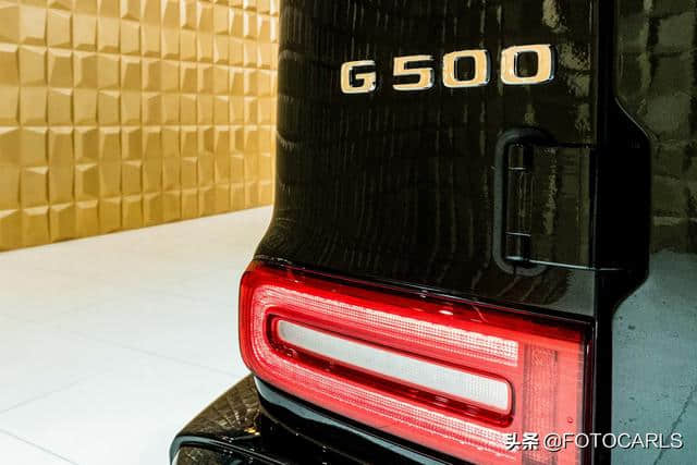 全新奔驰G500实拍，军绿色简直太撩人，加价落地最低200万