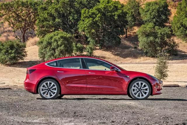 特斯拉官宣全系降价，Model 3比一周前便宜了10万块