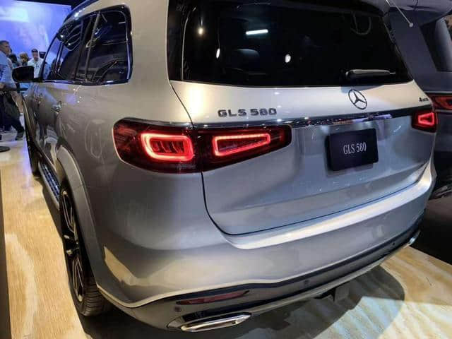 2020款奔驰GLS450即将上市，比起宝马X7，你选谁？