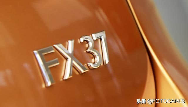 英菲尼迪FX37 3.7L V6实拍，让宝马X5/Q7吃灰的异类，售价79.9万