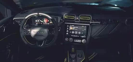 领克03+是一款有高级感的性能车，碾压大众高尔夫GTI