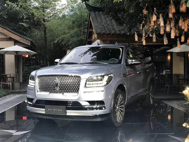 百万级旗舰SUV，林肯领航员、宝马X7、奔驰GLS实测对比