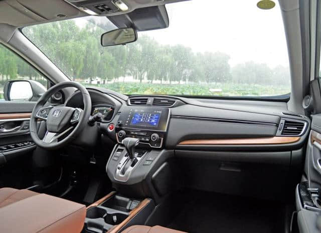 领克01预售17万起，定位国产高端SUV，竞争CR-V/RAV4荣放稳赢？