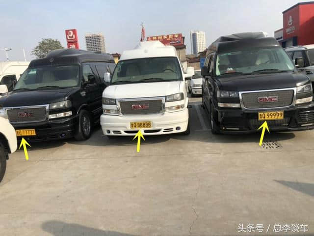 三辆GMC房车停一起，车牌全是连号，其中的两辆以前竟然是这车