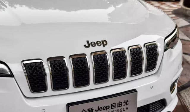 这款Jeep中型SUV价格比“途观L”低，动力还比它强！