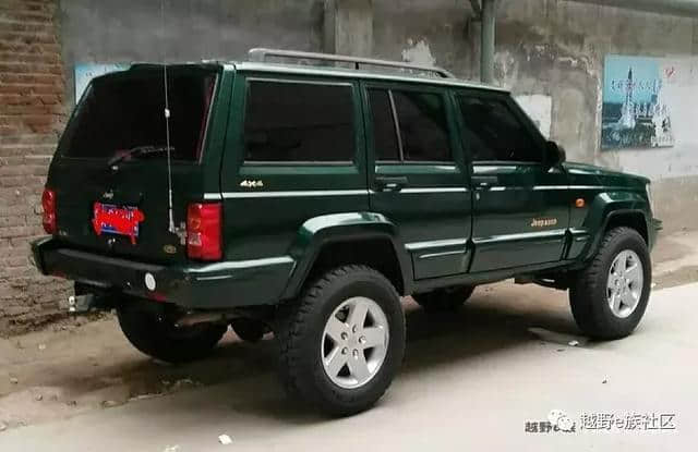 Jeep2500轮眉超级低调闷骚改装，还很漂亮