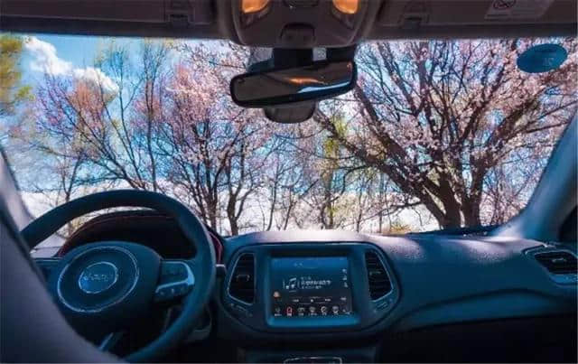 全新Jeep指南者跃升18万合资SUV销量第二，你认为它靠的是什么？