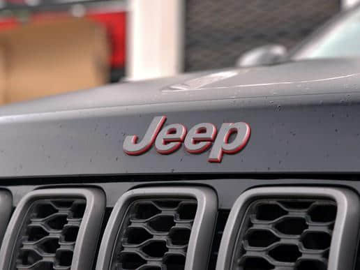 最强Jeep越野车，实拍大切诺基柴油高性能版，力气大但却跑不快？