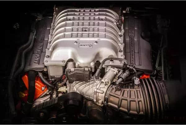 全球最强动力SUV，Jeep大切诺基搭载6.2升V8引擎