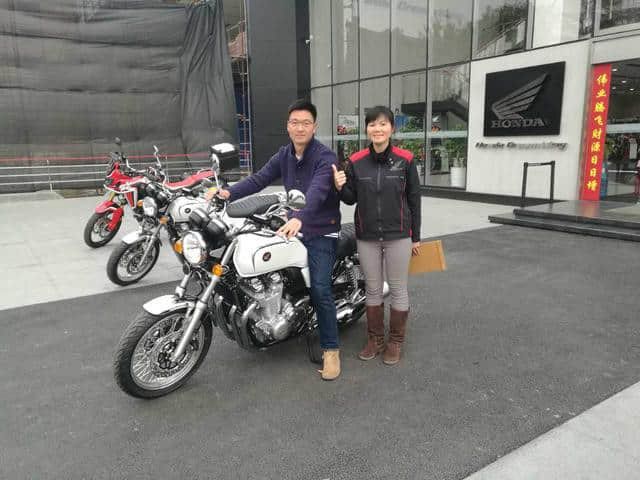 广东第一台本田CB1100（白色）车主今天诞生啦！