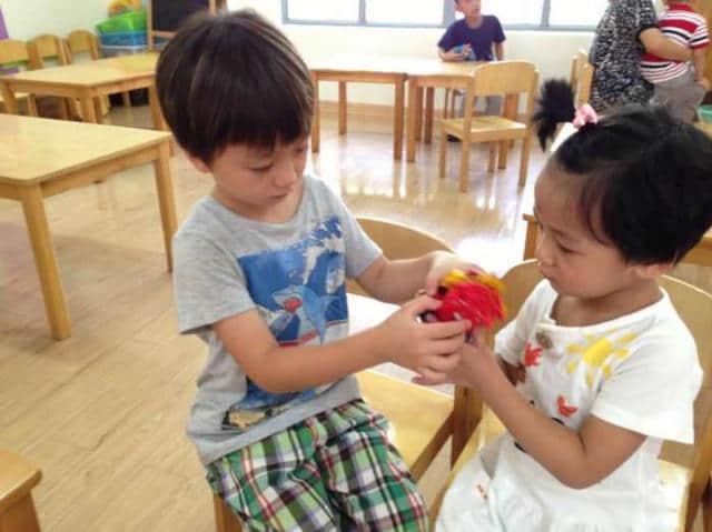 为什么新玩具要让孩子自己亲手拆包装？心理学解释让人眼前一亮