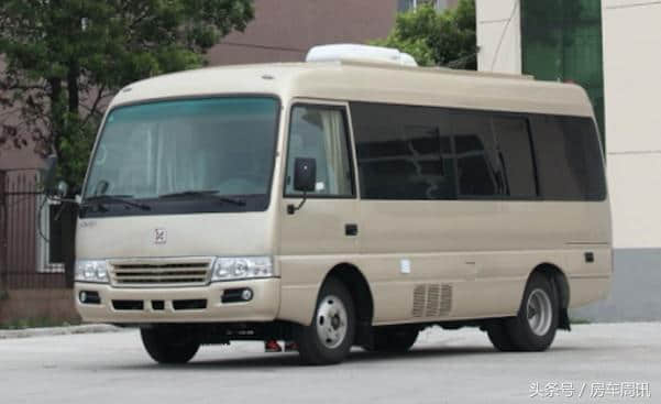 国内首款六米客车底盘自行B 江铃罗莎 仅售26.8万