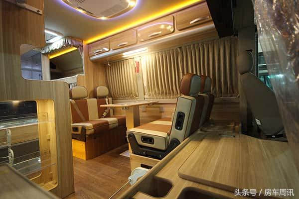 国内首款六米客车底盘自行B 江铃罗莎 仅售26.8万