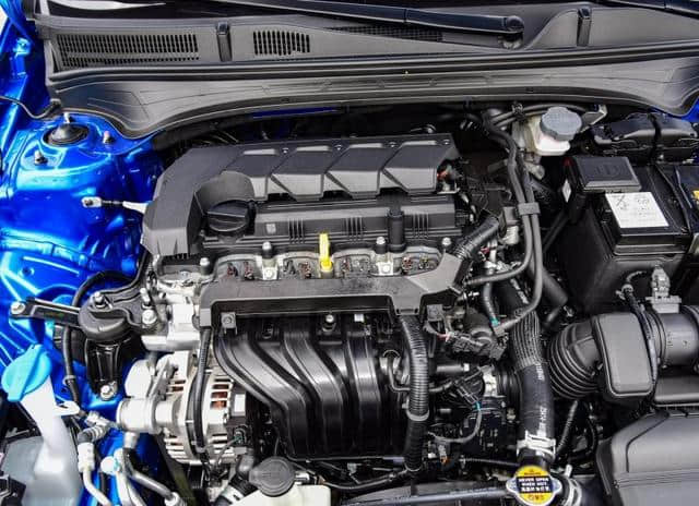 起亚K3新款上市9.88万起，1.5L发动机加CVT变速箱表现怎样？
