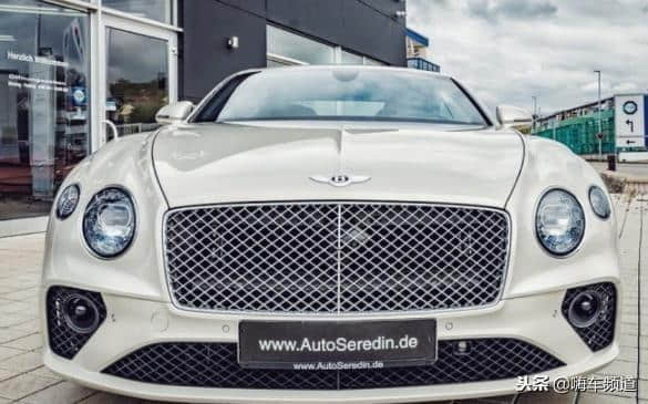 宾利全新欧陆GT，白色外观霸气十足，奢华的双门轿跑