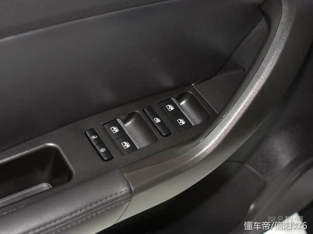 轮圈很&quot;AMG&quot; 力帆全新SUV X70实车亮相