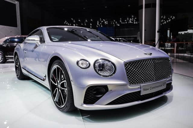宾利全新欧陆GT在广州车展上市，售价321.8万人民币，3.7秒破百