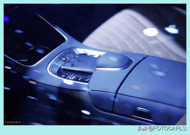 实拍新款迈巴赫S560 4M，竖条格栅很霸气，214万起售还要加价！