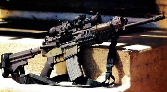 世界六大名枪之一，M16突击步枪-美伊战争中海军陆战队的标准装备