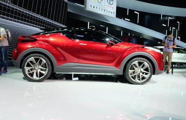 广州车展：丰田旗下首款小型SUV，广汽一汽都将引进国产！