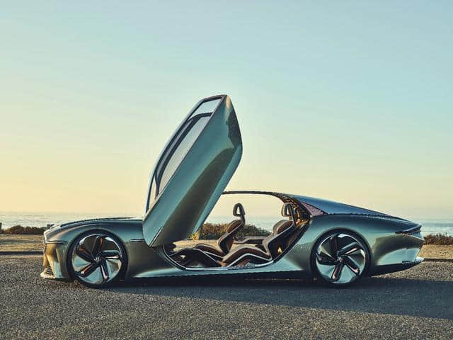 在加州蒙特雷与公众见面，宾利EXP 100 GT概念车实拍图发布