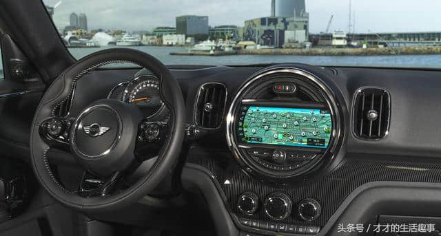 2018新款宝马MINI Cooper SE，操控驾驶和省油并行的神车！