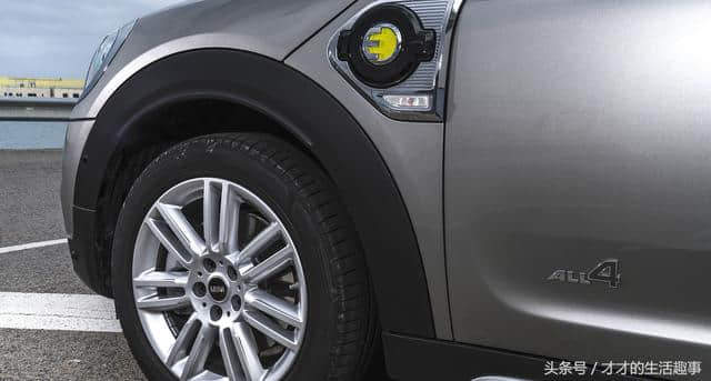 2018新款宝马MINI Cooper SE，操控驾驶和省油并行的神车！