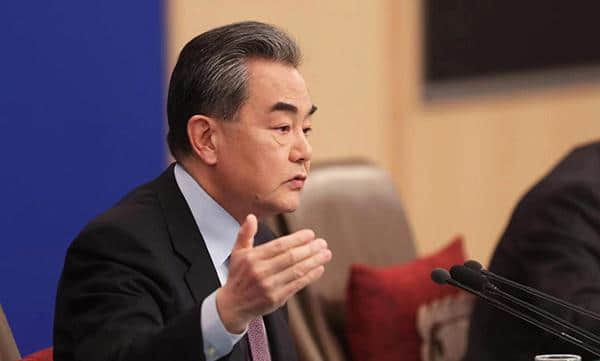 王毅谈中国外交70年成就：中国正在日益走近世界舞台中央