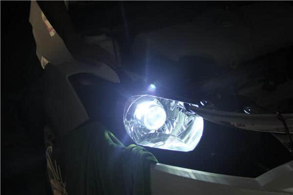 丰田威驰改装升级氙气灯实拍案例分享