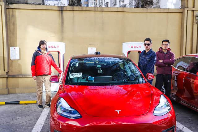 0%电量还能跑近20公里，特斯拉Model 3 14小时续航充电测试