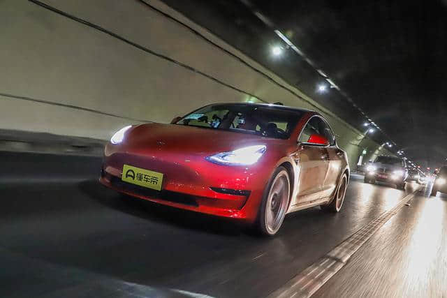 0%电量还能跑近20公里，特斯拉Model 3 14小时续航充电测试