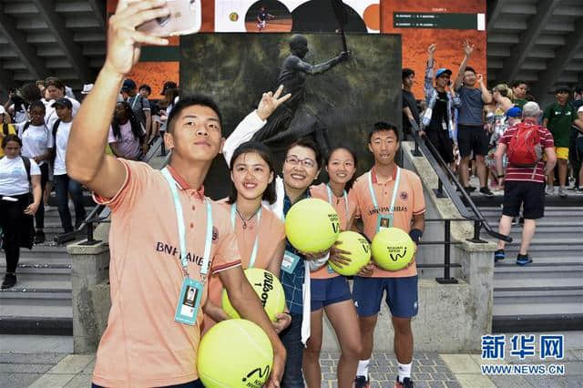 网球——罗兰·加洛斯里的另一抹“中国红”