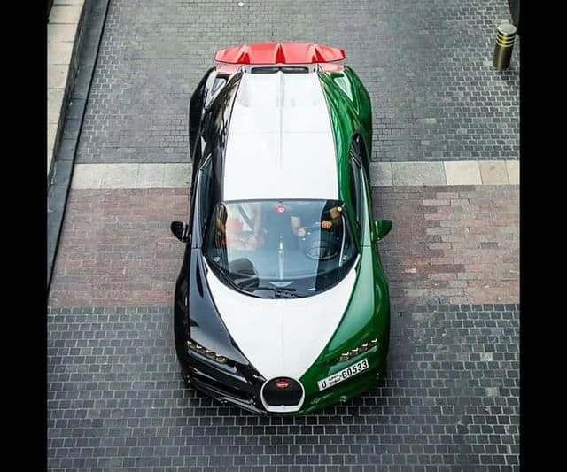 多配色版的布加迪Chiron出现在迪拜 各位热血车迷喜欢吗？
