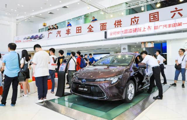 广汽丰田全新换代雷凌开始到店交车，混动和高配车型最受青睐