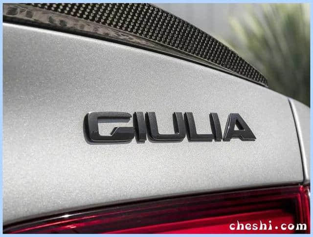 售价62万元！阿尔法·罗密欧新Giulia多图实拍，比宝马M3还快