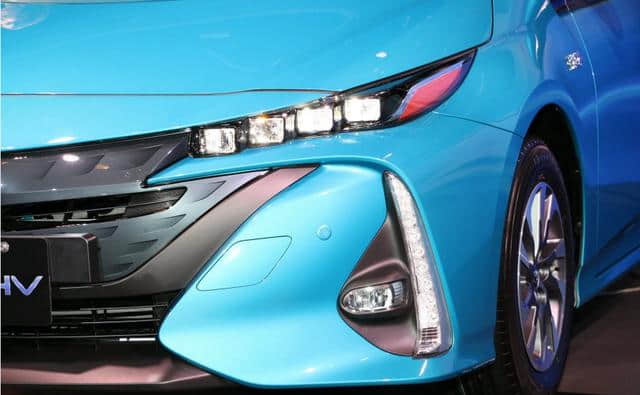 一公升汽油跑109.9公里！丰田Prius PHV正式发表